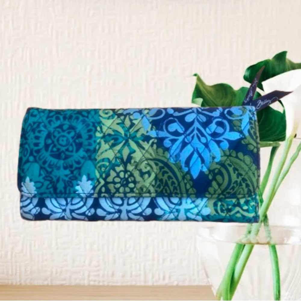 Vera Bradley quilted magnetic closure wallet in the “Caribbean Sea” pattern - Picture 10 of 10